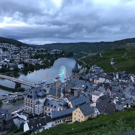 Moderne Zur Schlosshoehe * Lieser