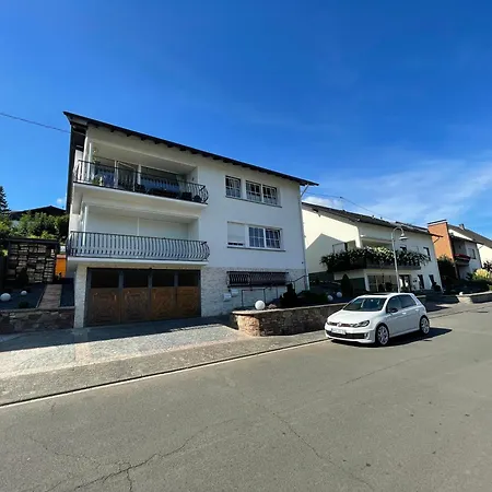 Moderne Zur Schlosshoehe *