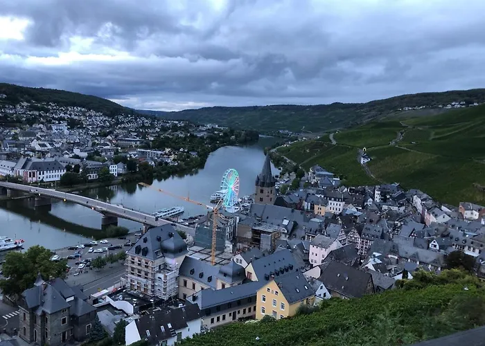 Moderne Zur Schlosshoehe * リーザー