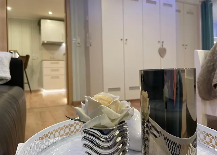 Moderne Zur Schlosshoehe * Lieser