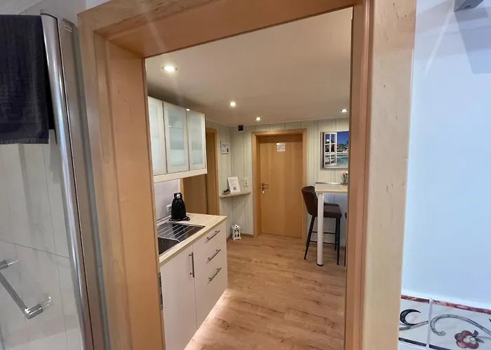 Moderne Zur Schlosshoehe * Lieser