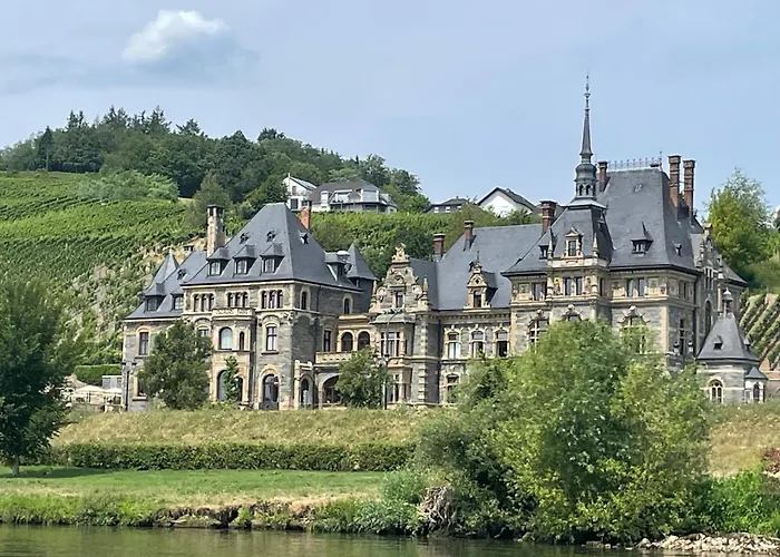 Moderne Zur Schlosshoehe * Lieser